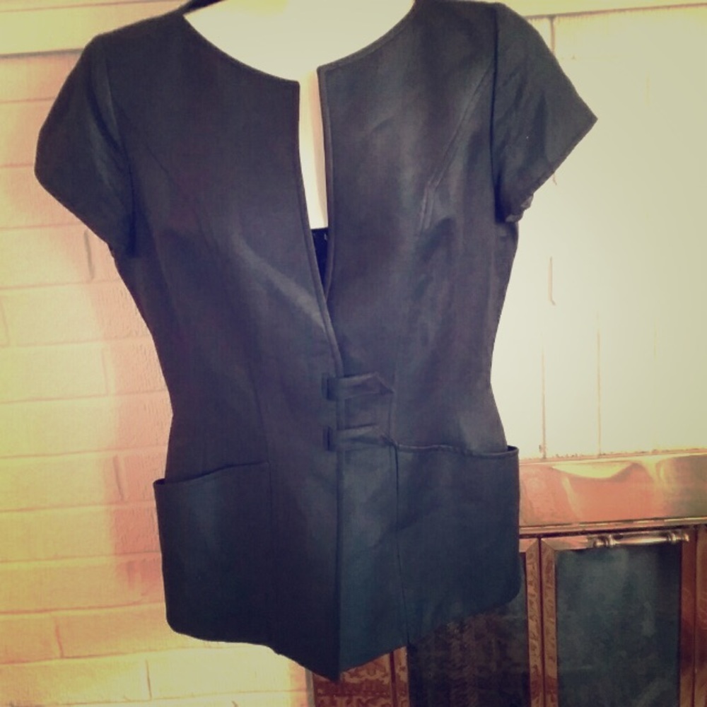 ISO, Mugler vest.